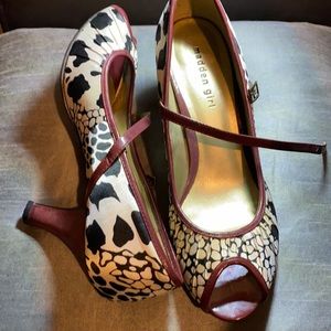 9.5 Madden girl maroon cow print